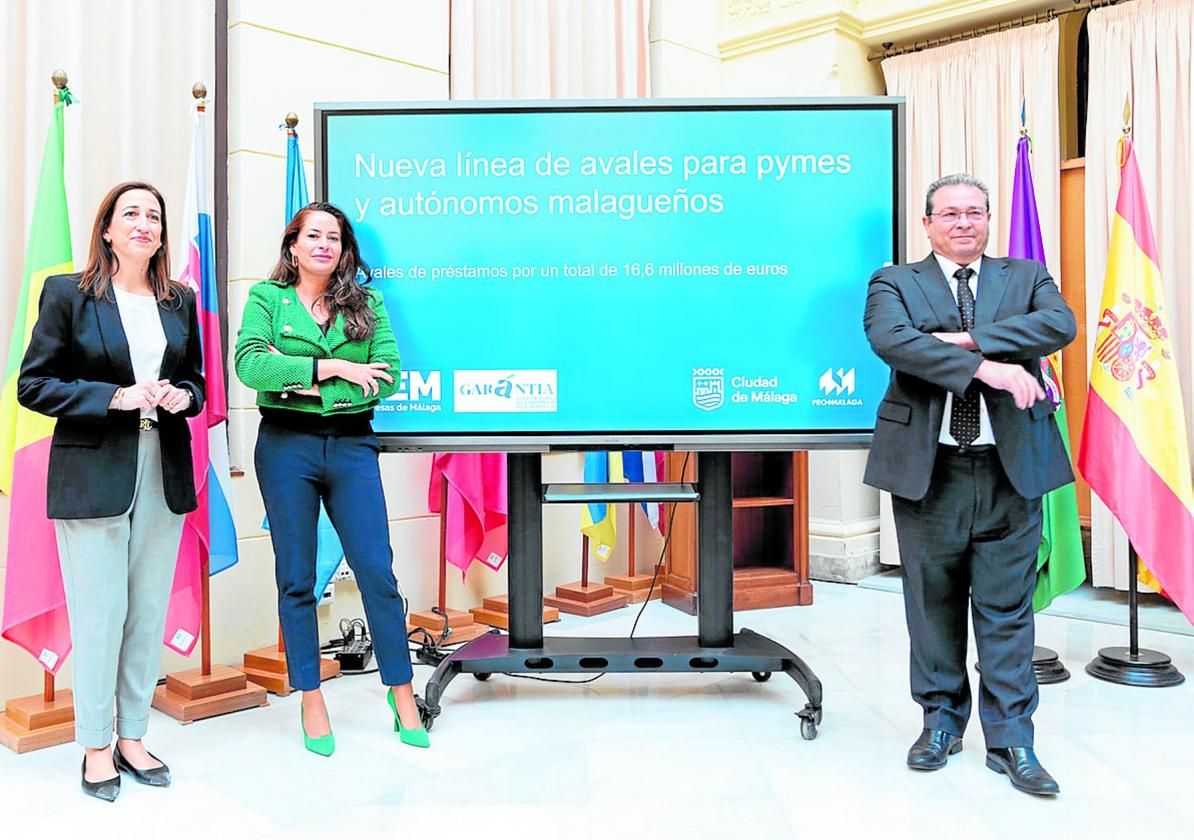 Natalia Sánchez, Alicia Izquierdo y Antonio Vega, en la presentación de la línea de avales.