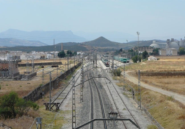 La estación de Bobadilla, también estratégica dentro de la línea de mercancías.