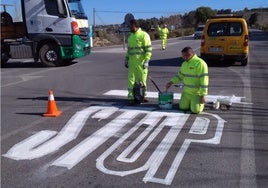 Trabajos de mantenimiento en las carreteras de la provincia.