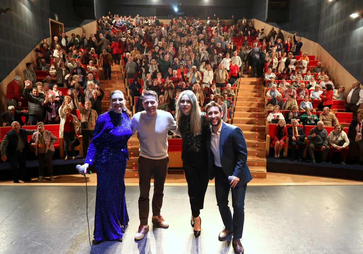 El alcalde y la edil de Mayores, en la última gala por el Día de los Enamorados.