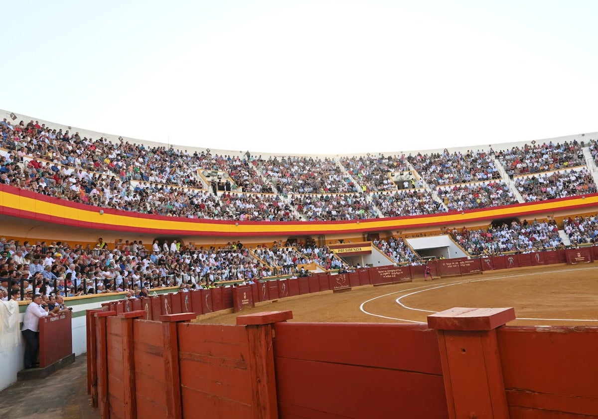 Vista del coso esteponero durante un festejo.