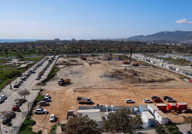 Obras del campus de la universidad Alfonso X El Sabio junto al camino de la Térmica.