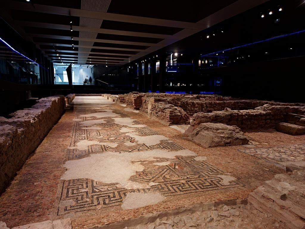 Uno de los mosaicos que se pueden ver en la villa romana de Antiopa, en Torre de Benagalbón