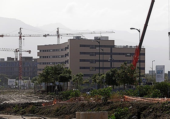 Construcción de viviendas de protección oficial al oeste del campus de Teatinos.
