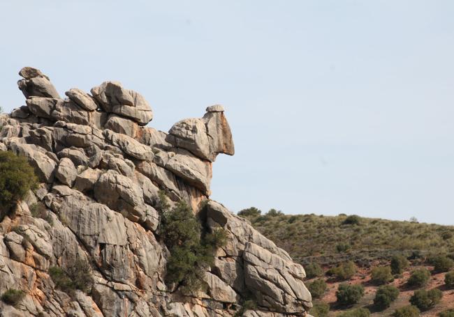 Original formación caliza que se puede ver en el puerto de la Mesa, camino a Cuevas del Becerro