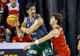 Djedovic y Saint-Supéry, durante el Manresa-Unicaja.