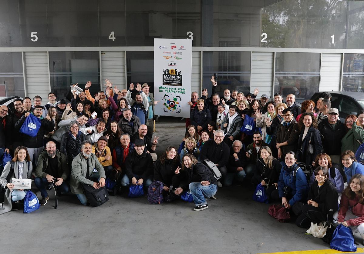 La foto familiar de los participantes antes de comenzar el maratón