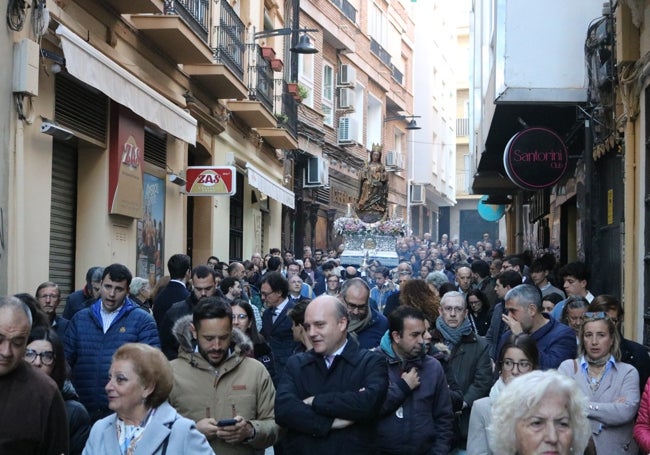 Varios cientos de devotos acompañaron a la Patrona de Málaga hasta los Mártires.