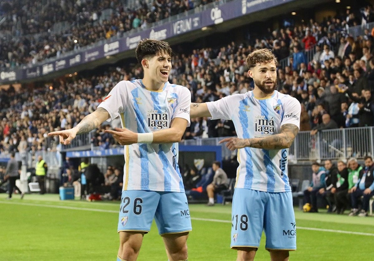 Antoñito y Dani Sánchez tras un gol del jerezano.