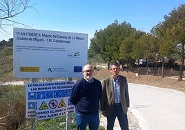 El alcalde de Casabermeja, Pedro Hernández, y el delegado territorial, Fernando Fernández Tapia.