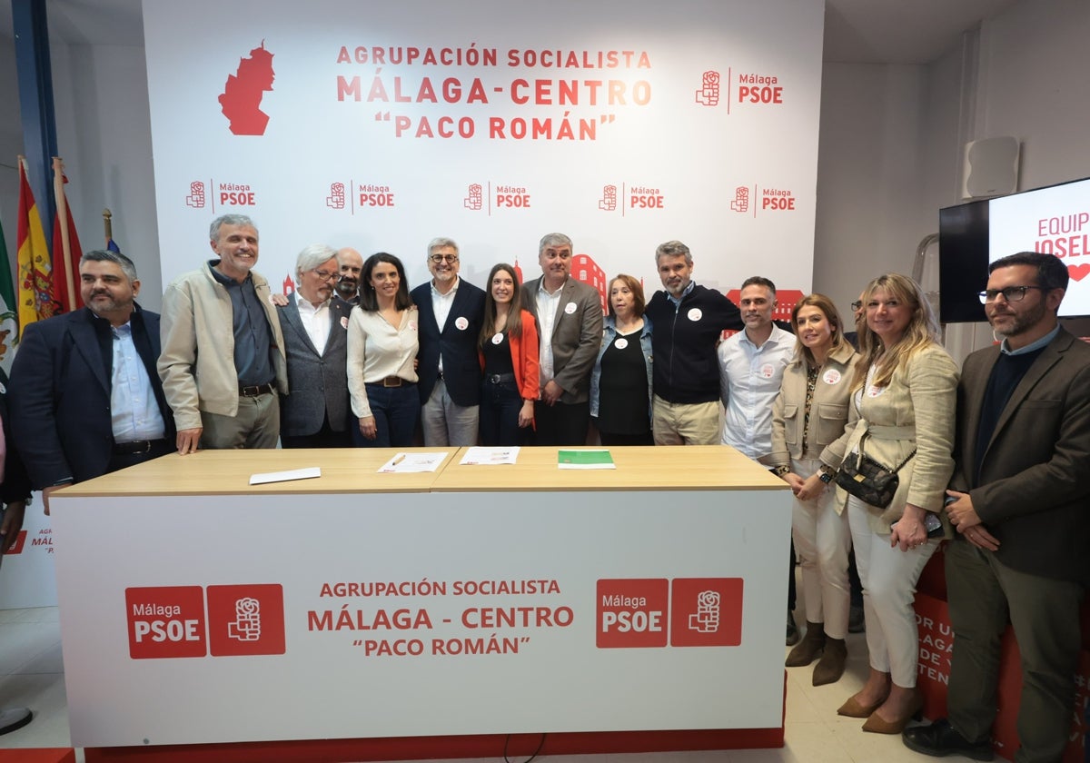 Josele, con parte de los asistentes al acto, representantes de todas las familias del partido.