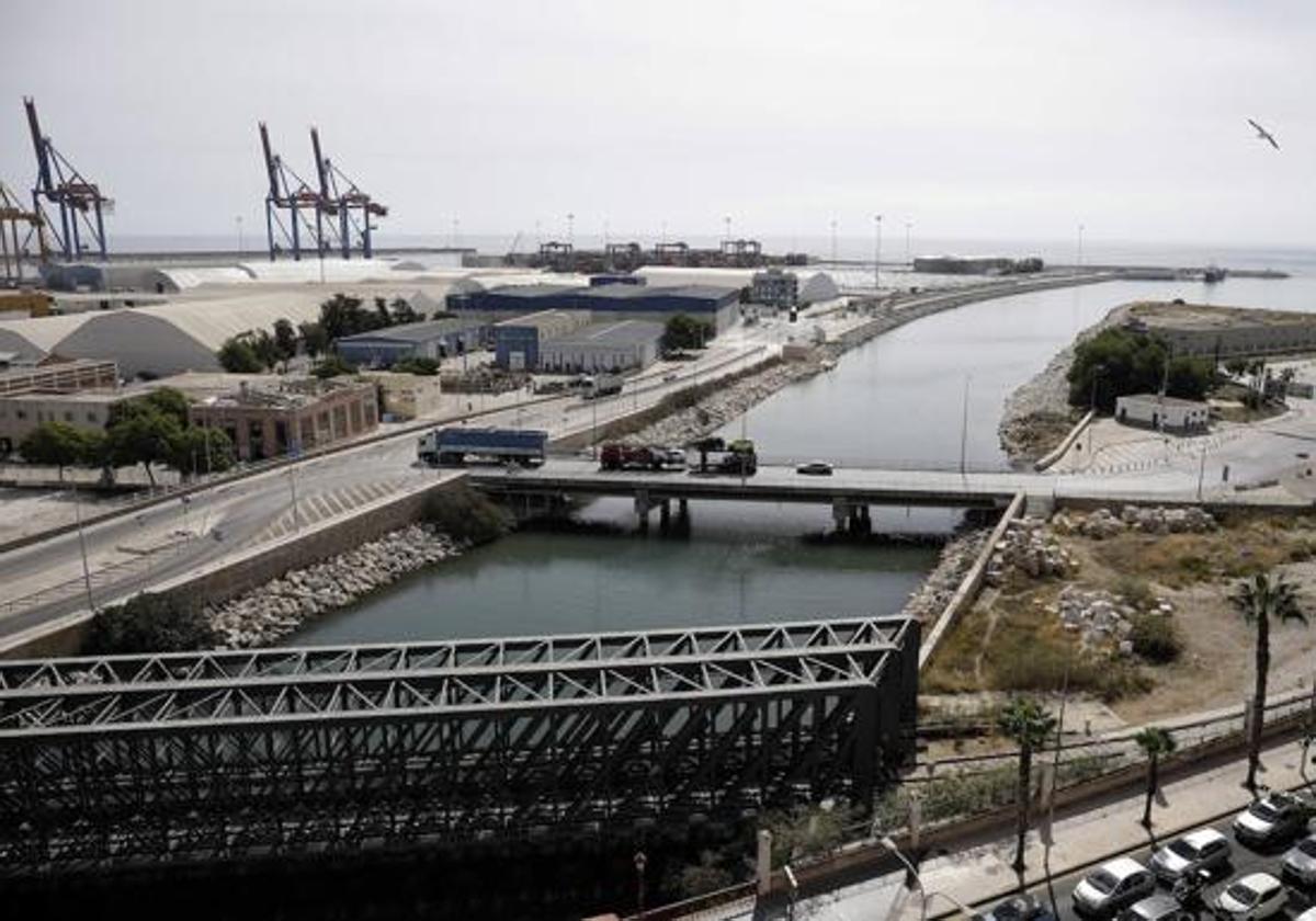 Desembocadura del Guadalmedina, donde irá el nuevo puente.