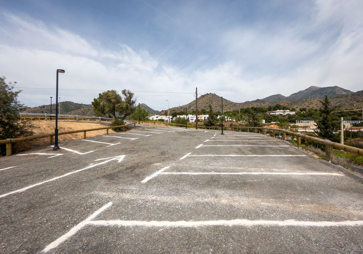 Imagen del nuevo recinto de aparcamientos situado a la entrada de Maro desde Nerja.