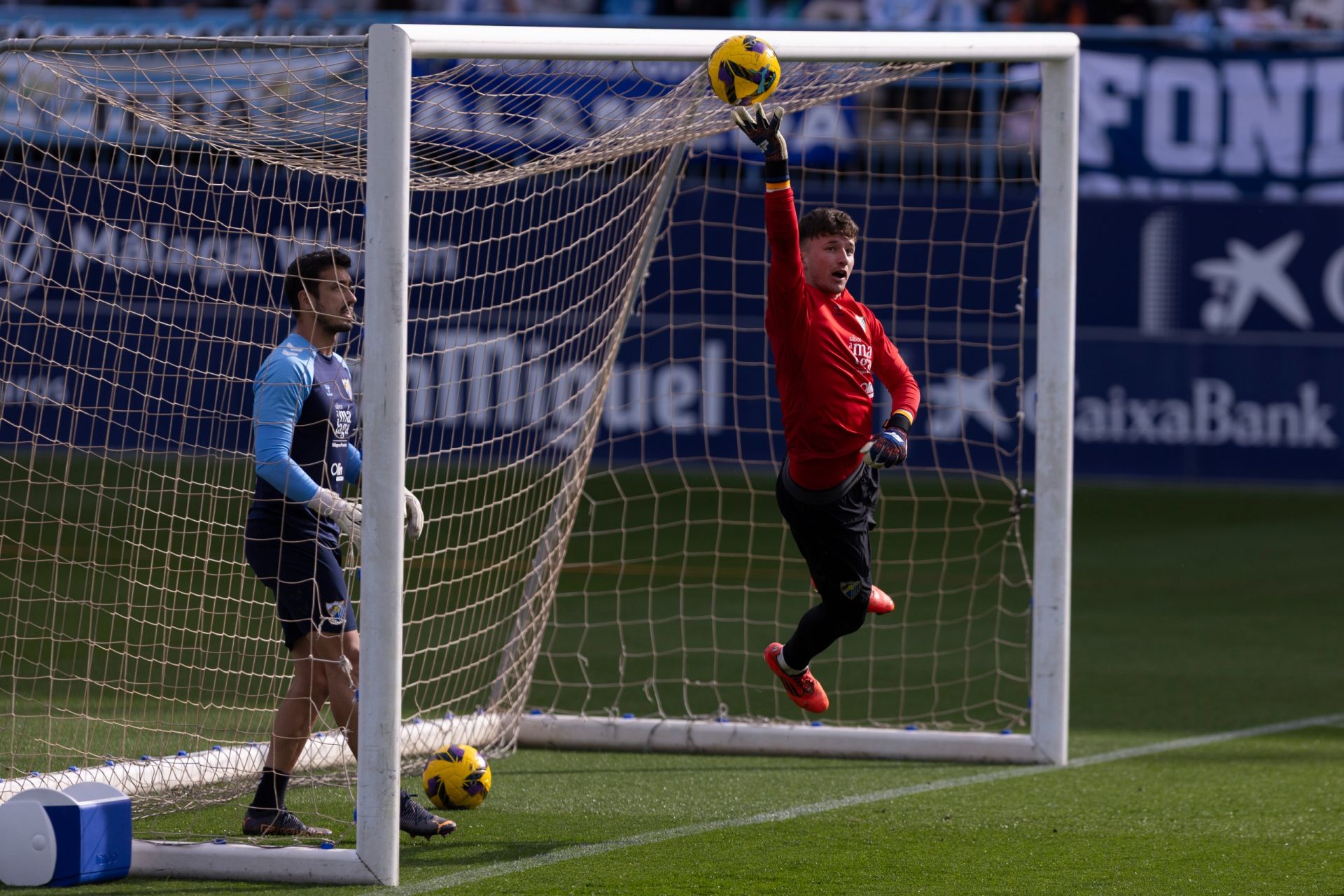 El entrenamiento del Málaga de puertas abiertas, en imágenes