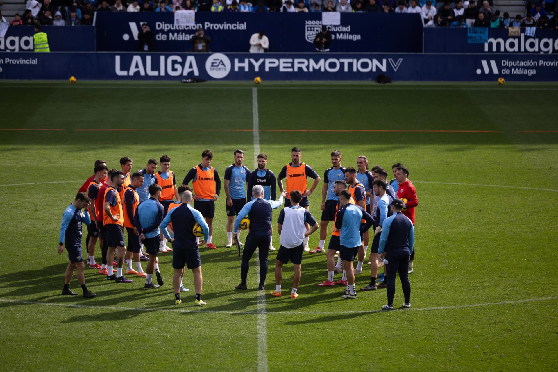 El entrenamiento del Málaga de puertas abiertas, en imágenes