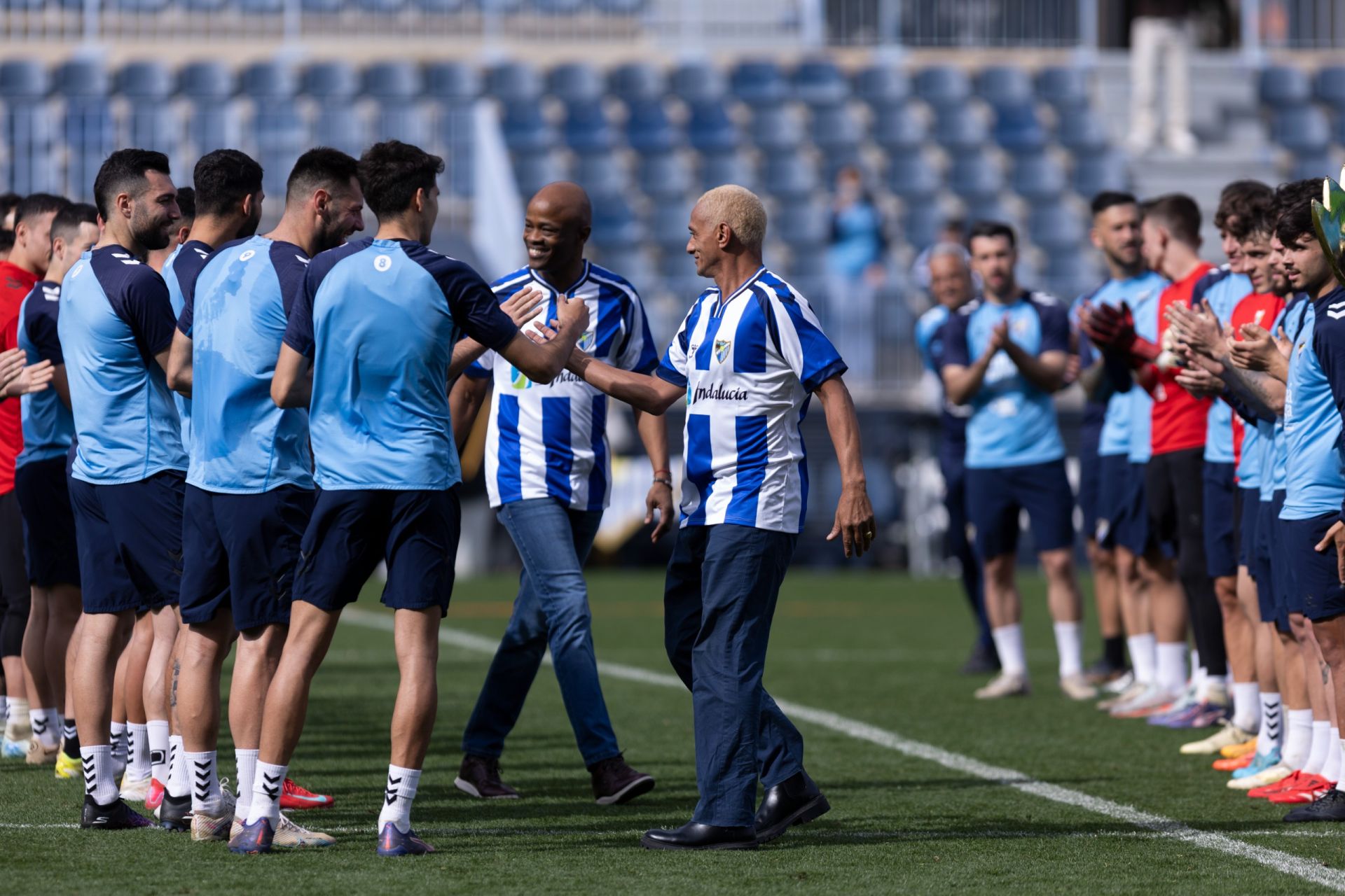 El entrenamiento del Málaga de puertas abiertas, en imágenes