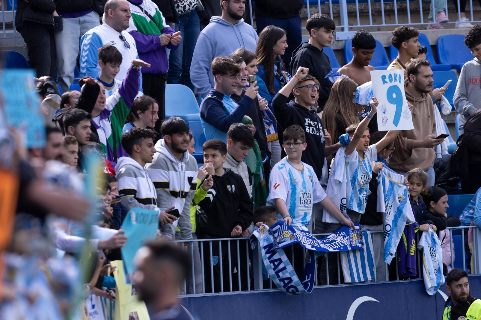 El entrenamiento del Málaga de puertas abiertas, en imágenes