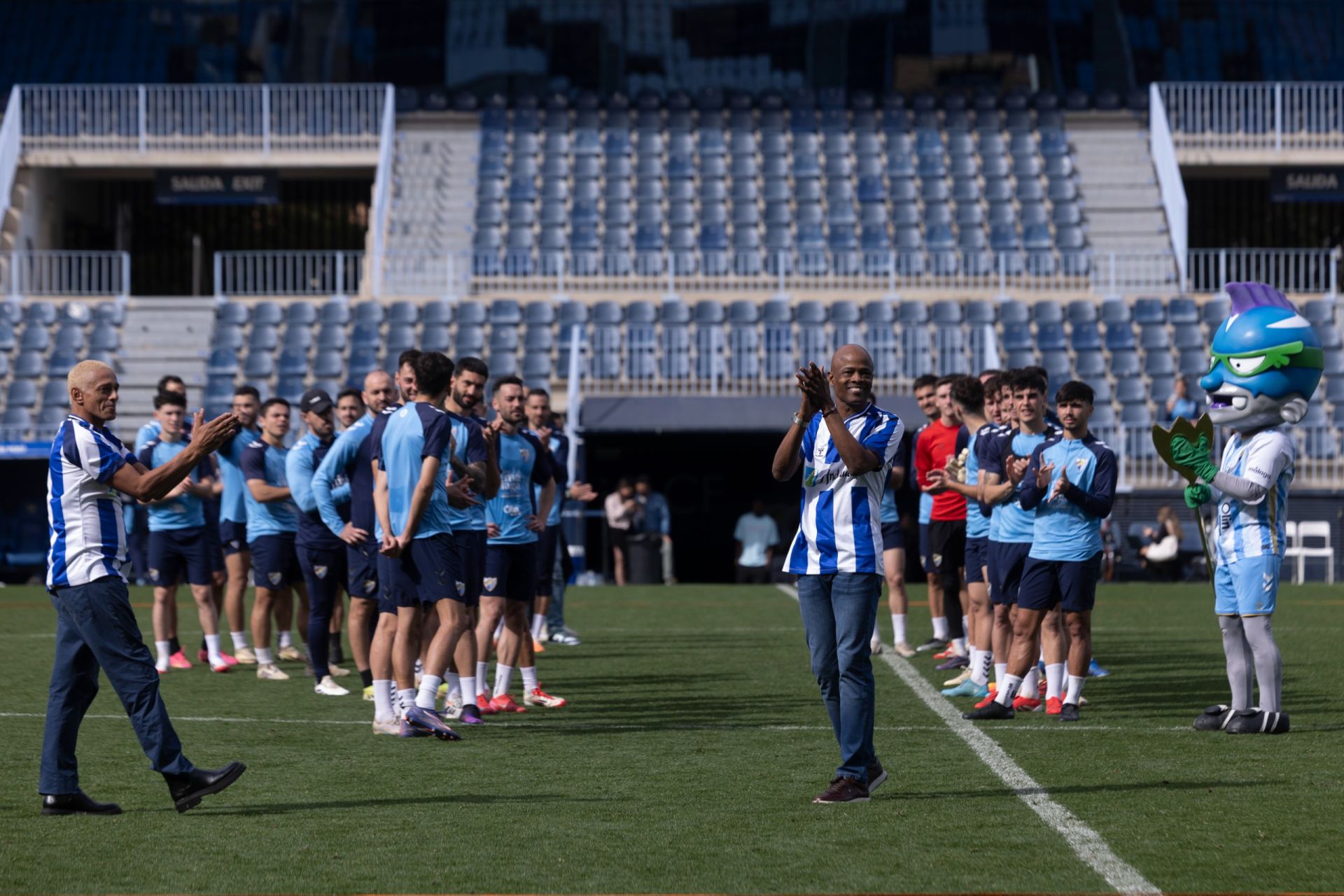 El entrenamiento del Málaga de puertas abiertas, en imágenes