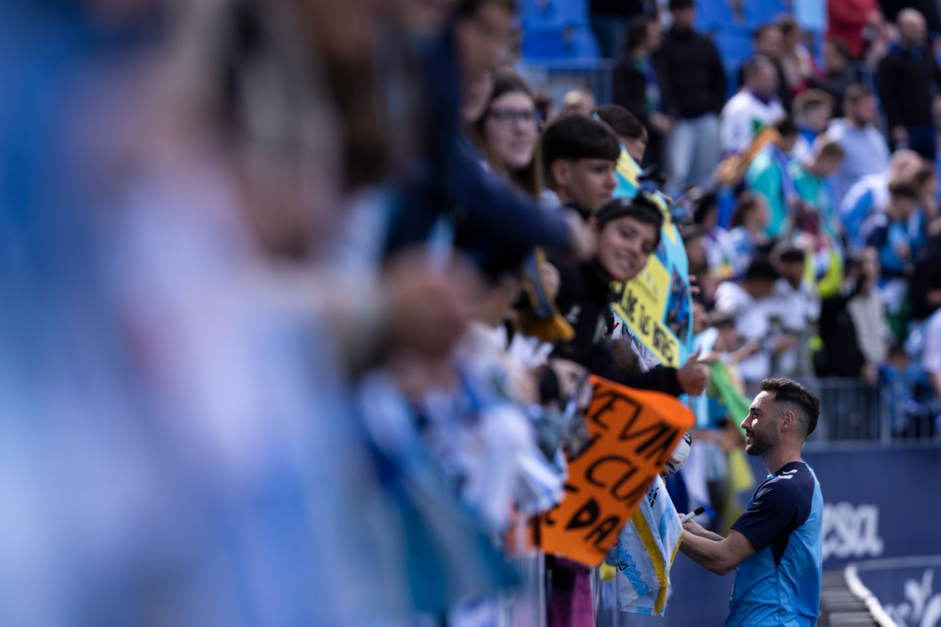El entrenamiento del Málaga de puertas abiertas, en imágenes