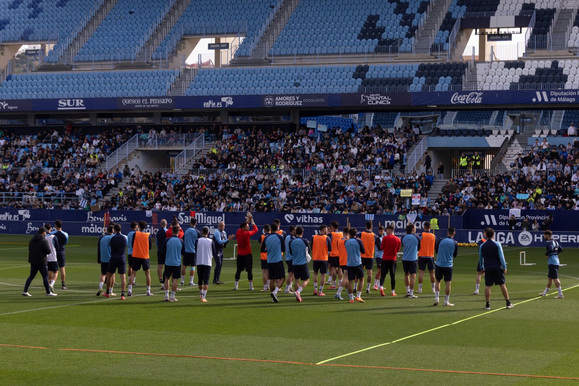 El entrenamiento del Málaga de puertas abiertas, en imágenes