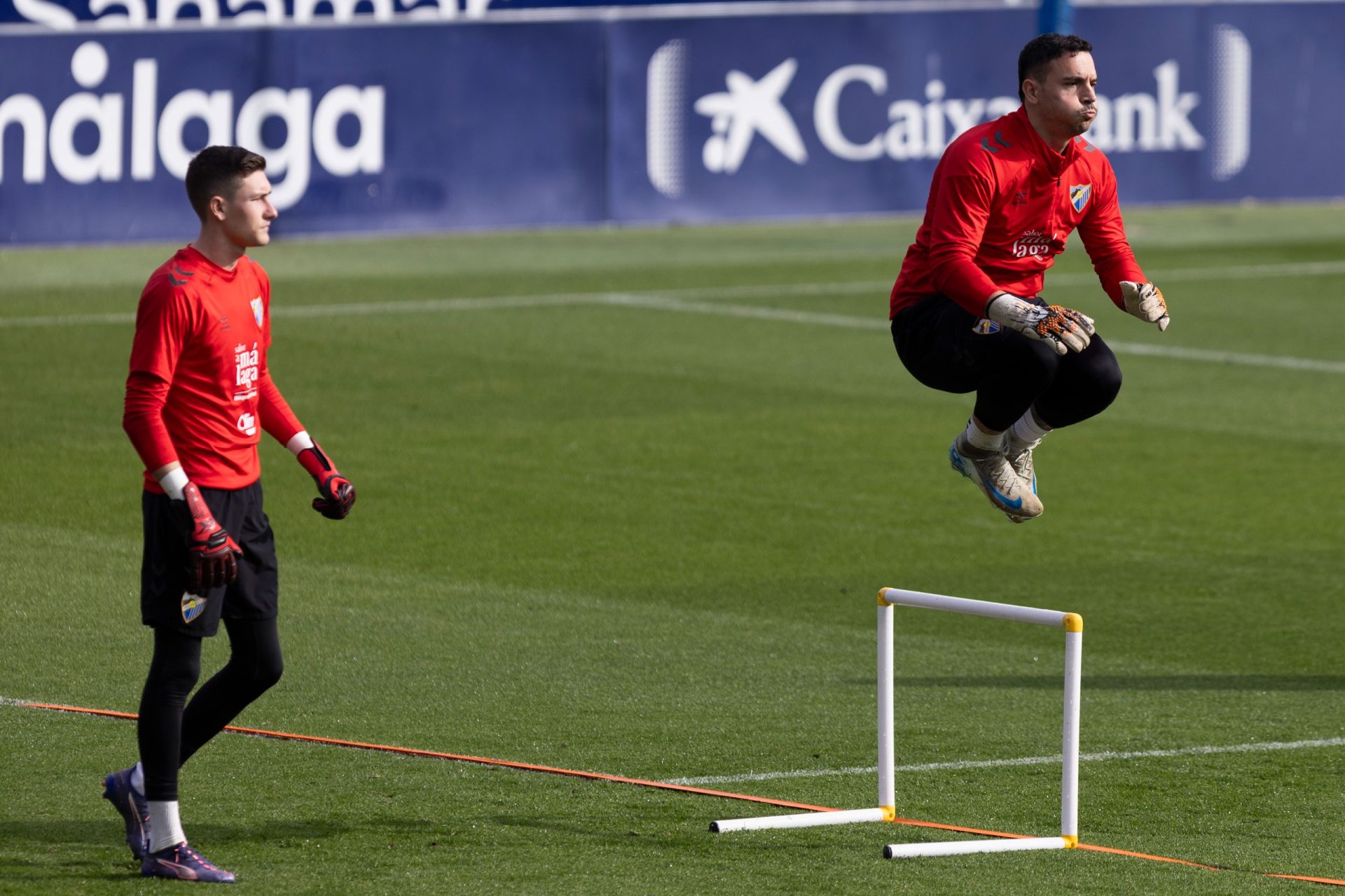 El entrenamiento del Málaga de puertas abiertas, en imágenes