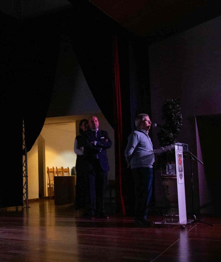 Imagen secundaria 2 - Algunas imágenes del acto de presentación.