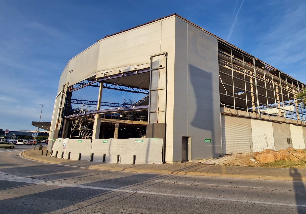 Obras del edificio que va a ser reformado para albergar los cines.