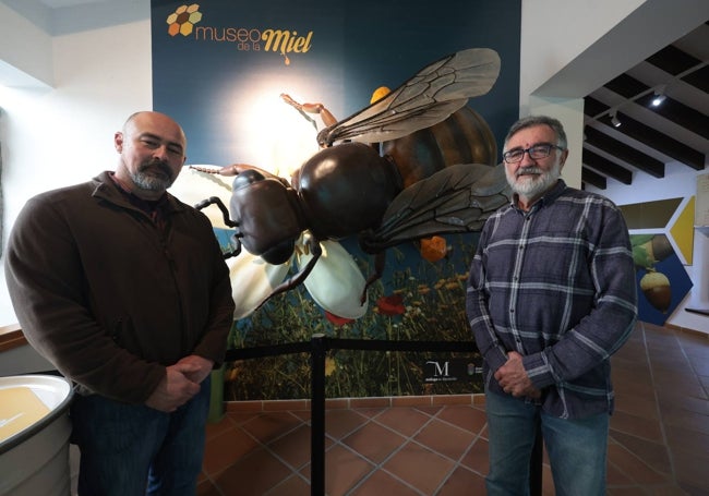 Juan Molina y Fernando de Miguel, en el Museo de la Miel.