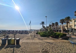 Vista de la playa Fuente de la Salud, en Benalmádena.