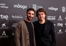 Dani Rovira y Javier Veiga, actor y director de 'Playa de lobos', que se estrena en Málaga.