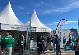 La lluvia ha llevado al Unicaja a suspender las actividades en el exterior del pabellón.