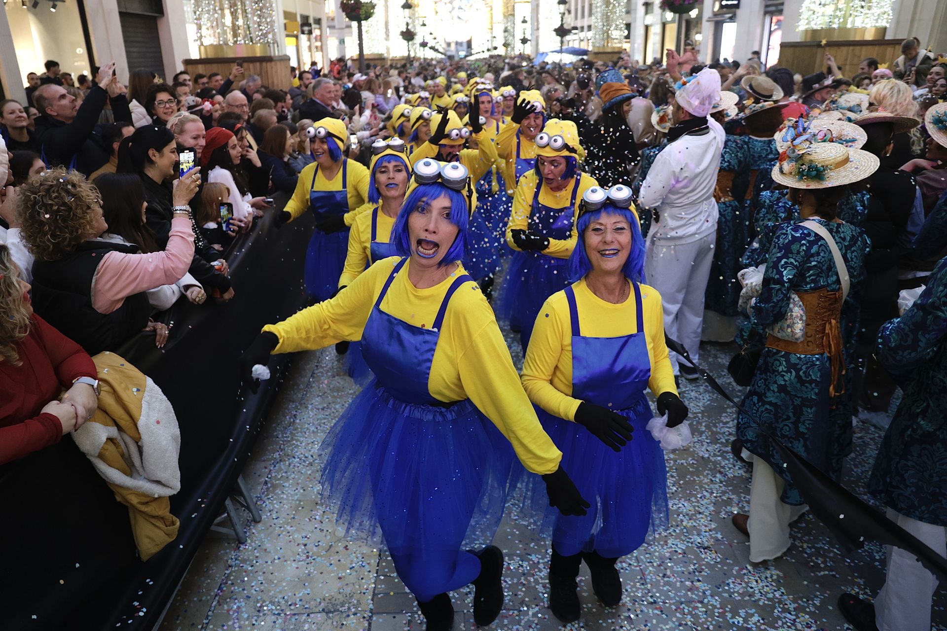 El Carnaval de Málaga sale a la calle: disfraces y la Batalla de las Flores