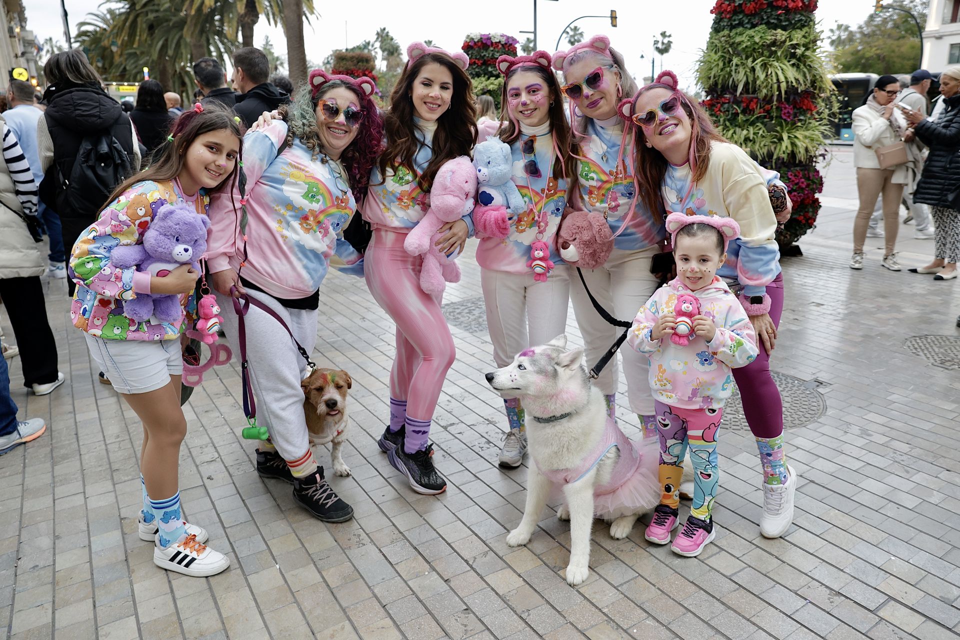 El Carnaval de Málaga sale a la calle: disfraces y la Batalla de las Flores