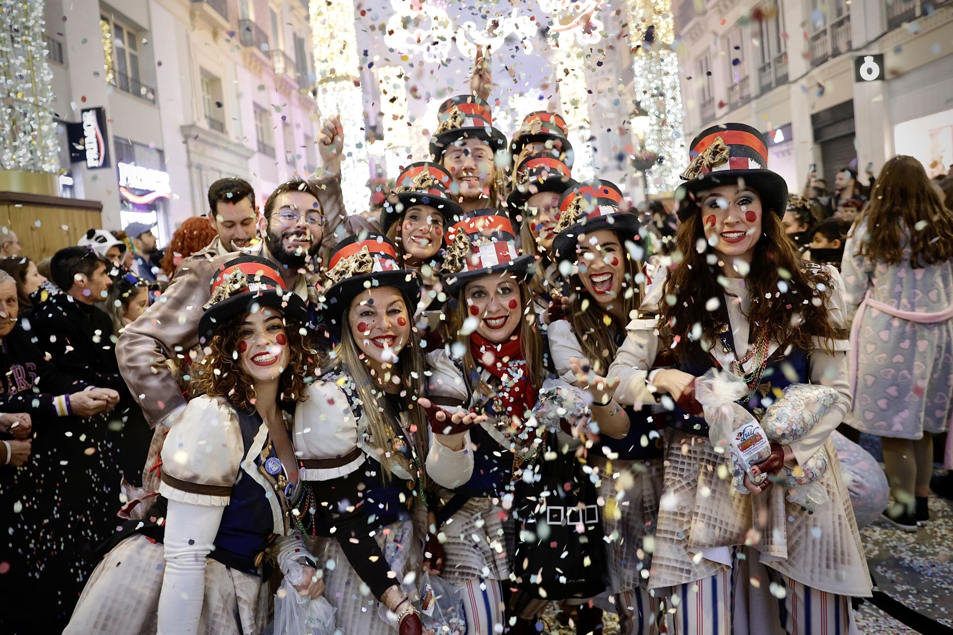 El Carnaval de Málaga sale a la calle: disfraces y la Batalla de las Flores