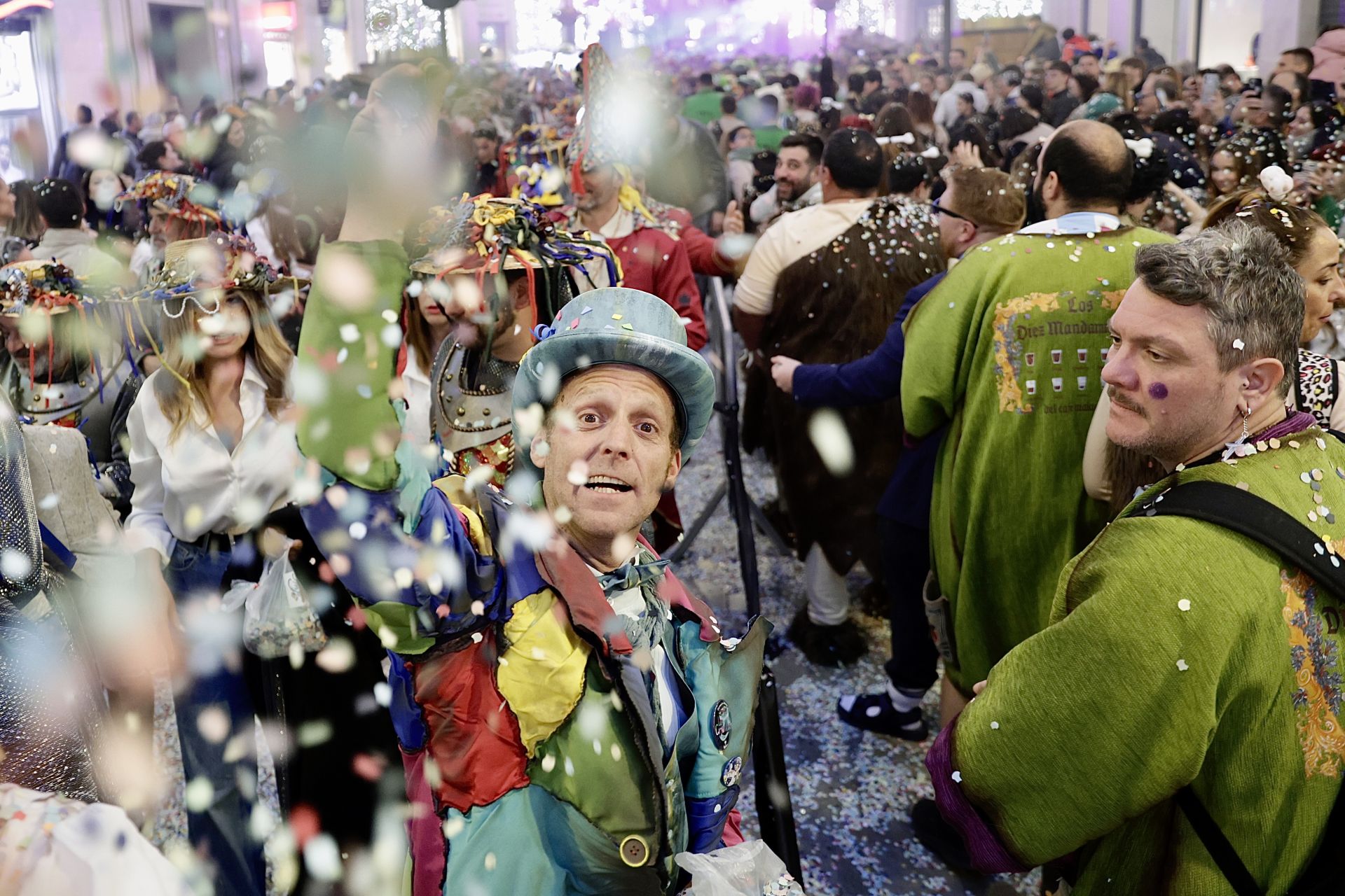 El Carnaval de Málaga sale a la calle: disfraces y la Batalla de las Flores