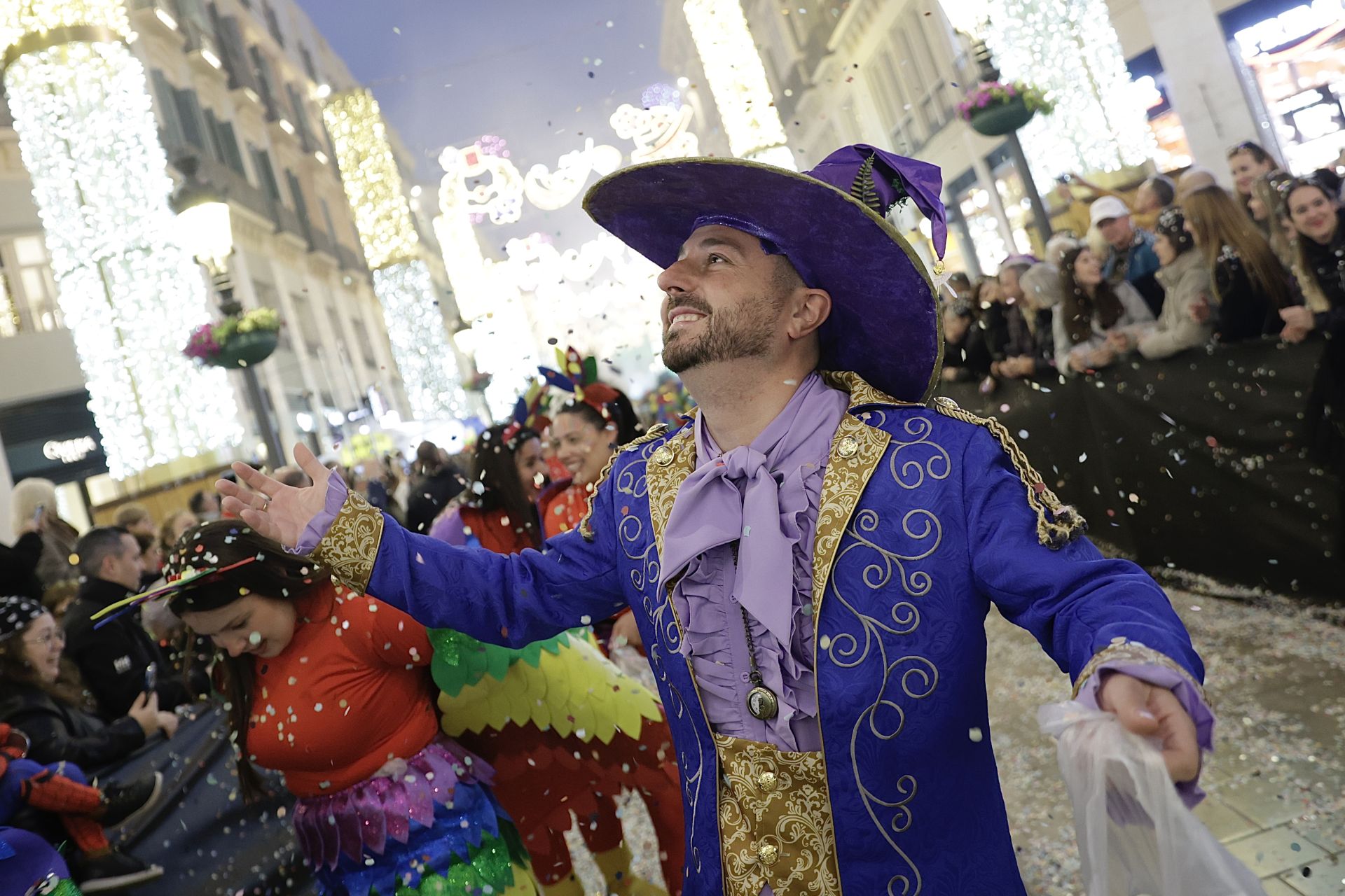 El Carnaval de Málaga sale a la calle: disfraces y la Batalla de las Flores