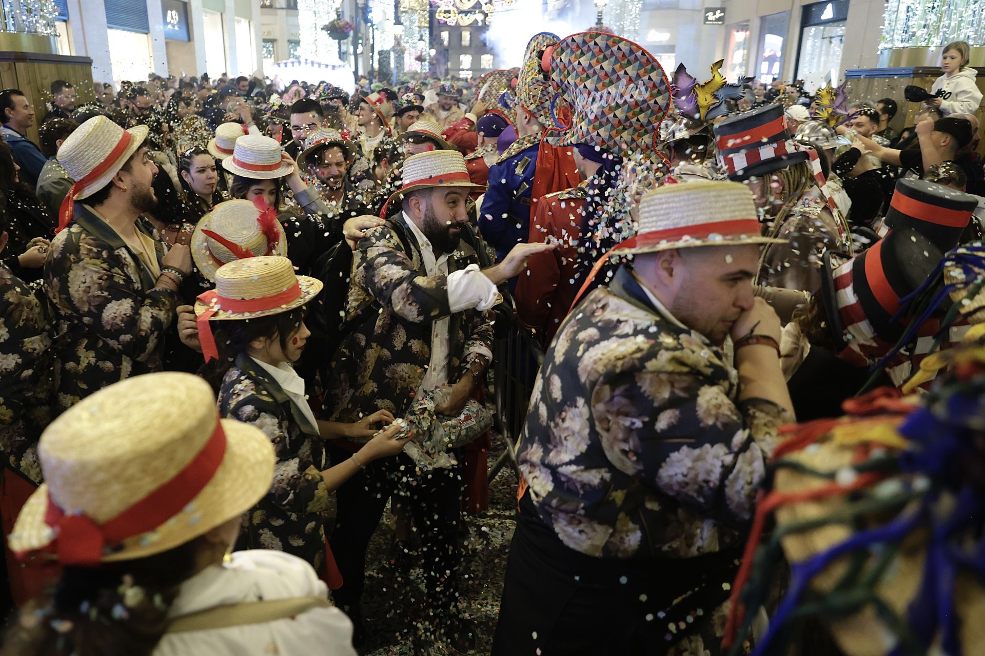 El Carnaval de Málaga sale a la calle: disfraces y la Batalla de las Flores