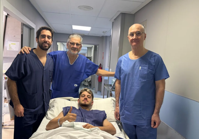 Dani Lorenzo, tras ser operado hace un mes en Murcia.