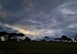 Meteorología mantiene en Málaga el aviso amarillo por fuertes lluvias y lo sube este lunes a naranja