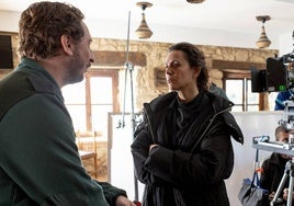 Itziar Ituño e Iván Massagué, en el rodaje de 'El cuco de cristal'.