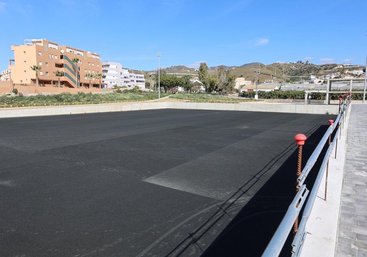 Imagen del estado de las obras del nuevo recinto deportivo de Torrox-Costa.