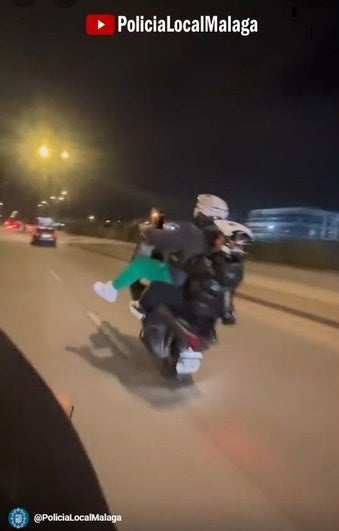 Derrapes y caballitos a gran velocidad en Málaga: una veintena de denuncias a motoristas por concentraciones ilegales