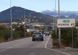 La carretera A-397 es la principal vía de conexión de la Costa del Sol Occidental con la Serranía de Ronda.