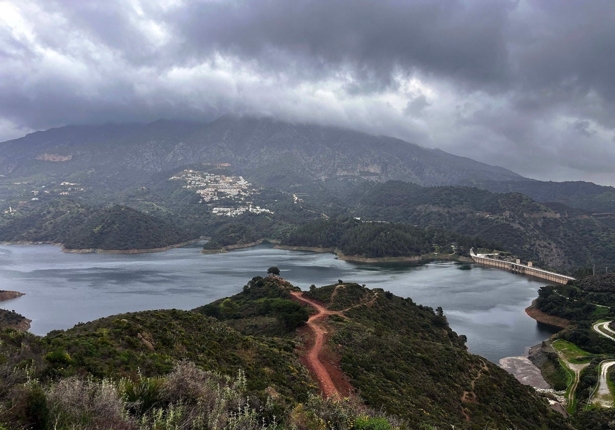 El embalse de La Concepción supera el 70%, como se ve en esta foto de hoy martes.