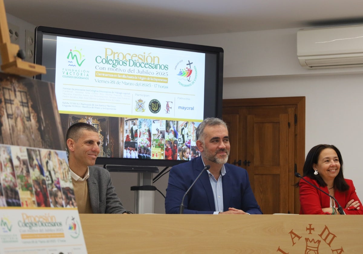 Miguel Cristóbal Rueda, Luis Merino y Paloma Saborido, durante la rueda de prensa.