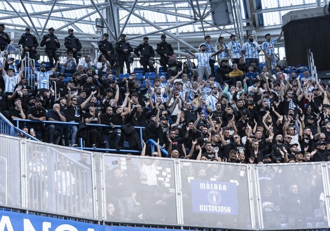 Ultras del Frente Bokerón, en Riazor en octubre.