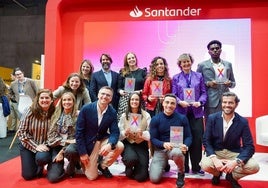 Foto de familia de los ganadores: Emily González-Cebrián, CEO de Froged, es la tercera de arriba, empezando por la derecha.