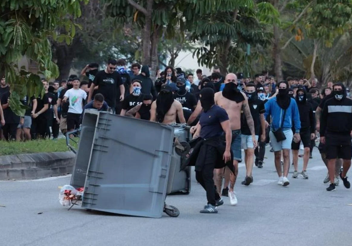 Barricadas en la Avenida de la Palmilla la jornada de los incidentes el 27 de mayo de 2023.