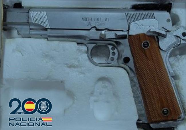 Pistola de aire comprimido que encontraron los agentes