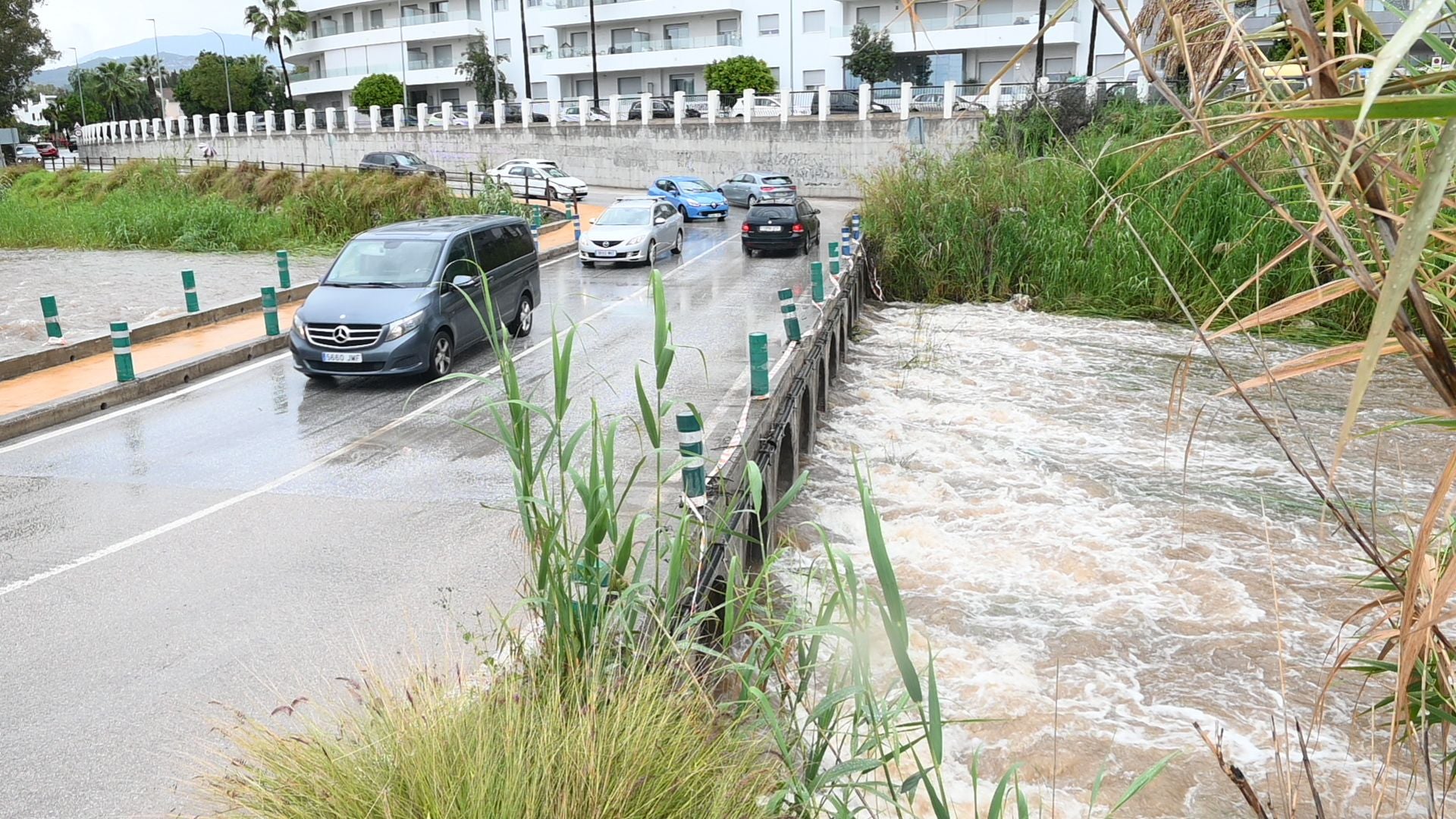 Las imágenes de los desembalses de las presas de Guadalmina y Guadaiza